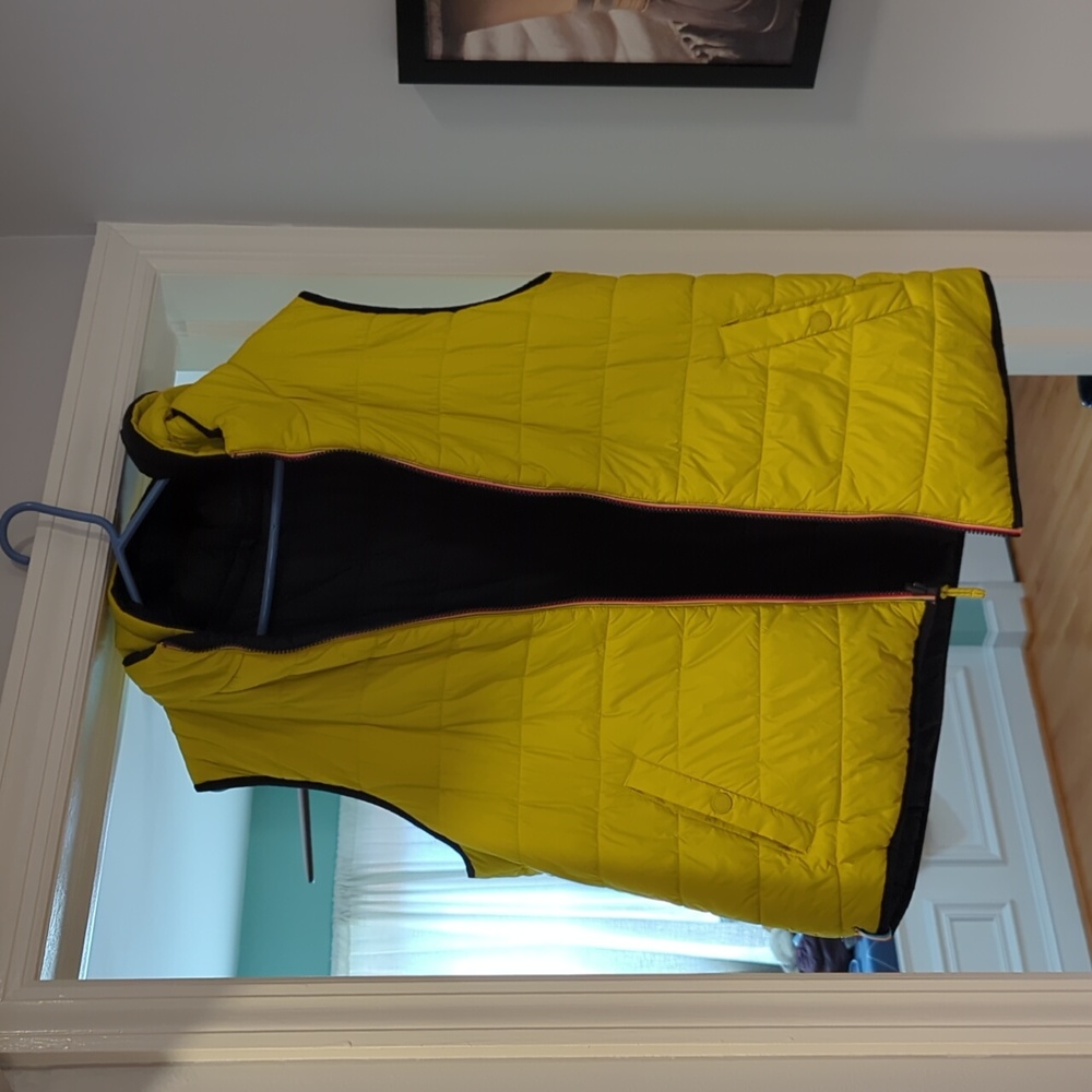 Reversible puffy vest